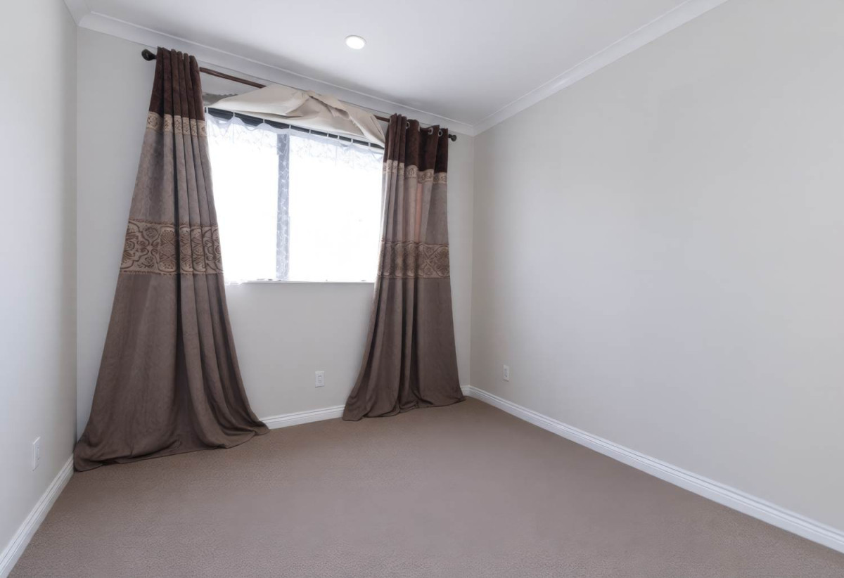 501m2 section, 2 kitchens, 5 beds 3.5 baths house with double garage and 2 beds granny, 56 Taikura Avenue, Red Beach, Auckland
