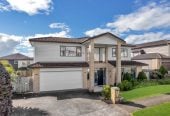 Must sell, Walk to Ormiston Schools and Ormiston shopping centre, 5 Bedrooms (3 Ensuites) | 4.5 Bathrooms | Approx. 270m² Floor Area | 424m²(MOL) Freehold Land | Internal Double garage | Fully Fenced, 8 Listack Drive, Flat Bush, Auckland