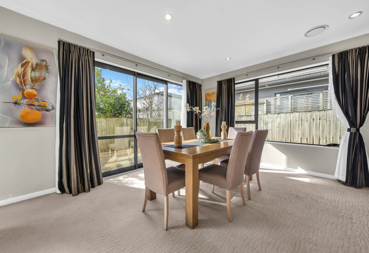 Must sell, Walk to Ormiston Schools and Ormiston shopping centre, 5 Bedrooms (3 Ensuites) | 4.5 Bathrooms | Approx. 270m² Floor Area | 424m²(MOL) Freehold Land | Internal Double garage | Fully Fenced, 8 Listack Drive, Flat Bush, Auckland