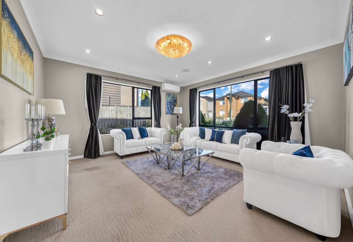 Must sell, Walk to Ormiston Schools and Ormiston shopping centre, 5 Bedrooms (3 Ensuites) | 4.5 Bathrooms | Approx. 270m² Floor Area | 424m²(MOL) Freehold Land | Internal Double garage | Fully Fenced, 8 Listack Drive, Flat Bush, Auckland