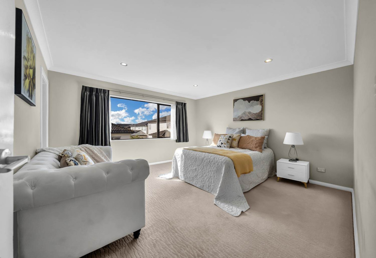 Must sell, Walk to Ormiston Schools and Ormiston shopping centre, 5 Bedrooms (3 Ensuites) | 4.5 Bathrooms | Approx. 270m² Floor Area | 424m²(MOL) Freehold Land | Internal Double garage | Fully Fenced, 8 Listack Drive, Flat Bush, Auckland