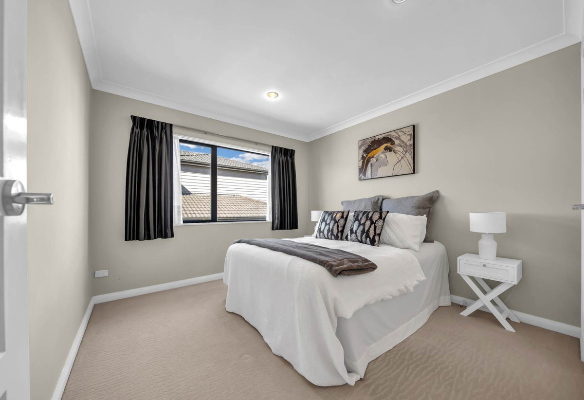 Must sell, Walk to Ormiston Schools and Ormiston shopping centre, 5 Bedrooms (3 Ensuites) | 4.5 Bathrooms | Approx. 270m² Floor Area | 424m²(MOL) Freehold Land | Internal Double garage | Fully Fenced, 8 Listack Drive, Flat Bush, Auckland
