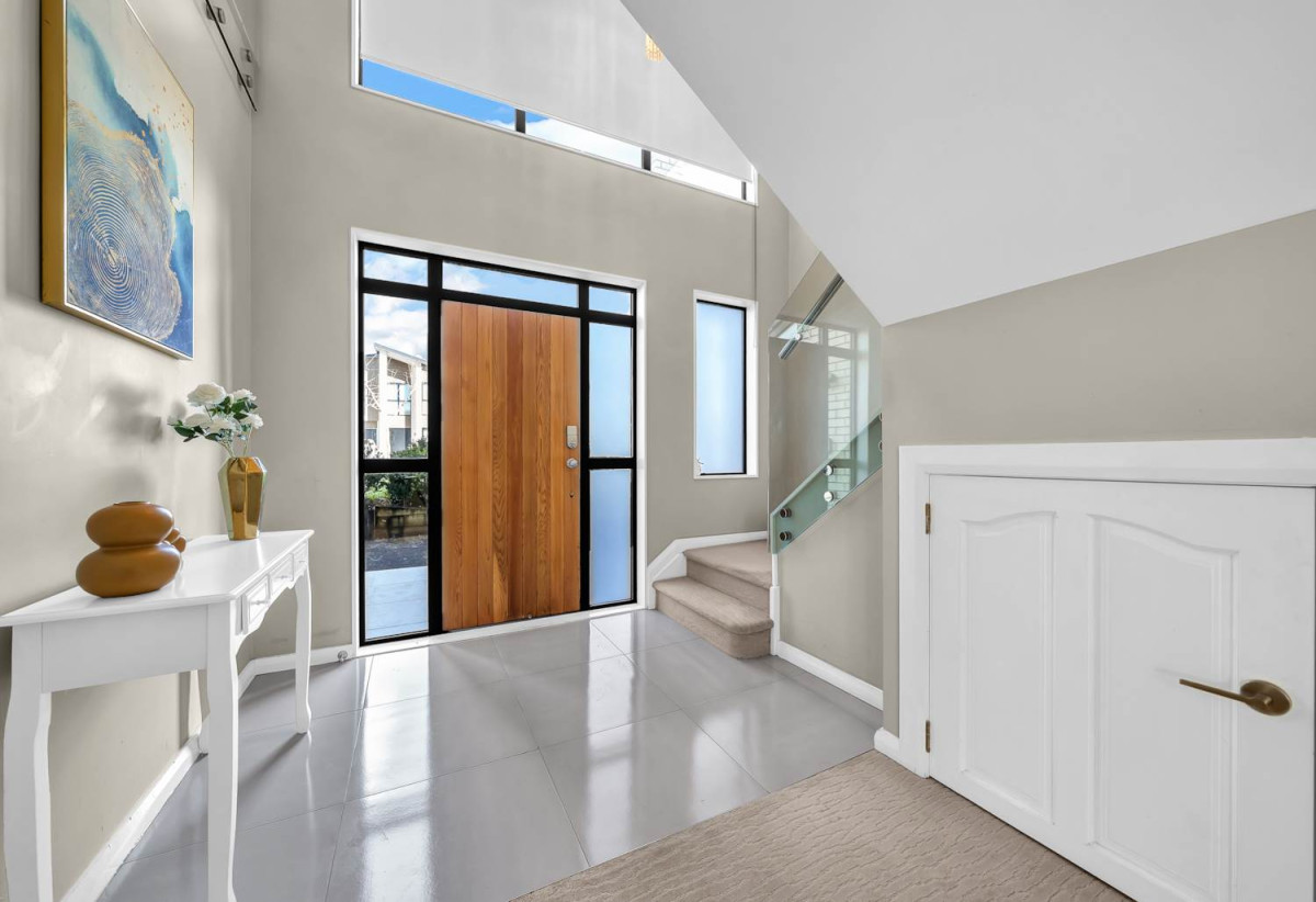 Must sell, Walk to Ormiston Schools and Ormiston shopping centre, 5 Bedrooms (3 Ensuites) | 4.5 Bathrooms | Approx. 270m² Floor Area | 424m²(MOL) Freehold Land | Internal Double garage | Fully Fenced, 8 Listack Drive, Flat Bush, Auckland