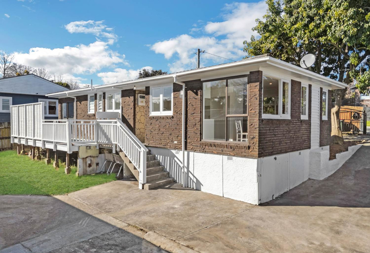 809m2 section, Motivated vendor, Renovated Brick and tile 3 beds 1 bath house with garage, 19 Sherwood Avenue, Te Atatu South, Auckland