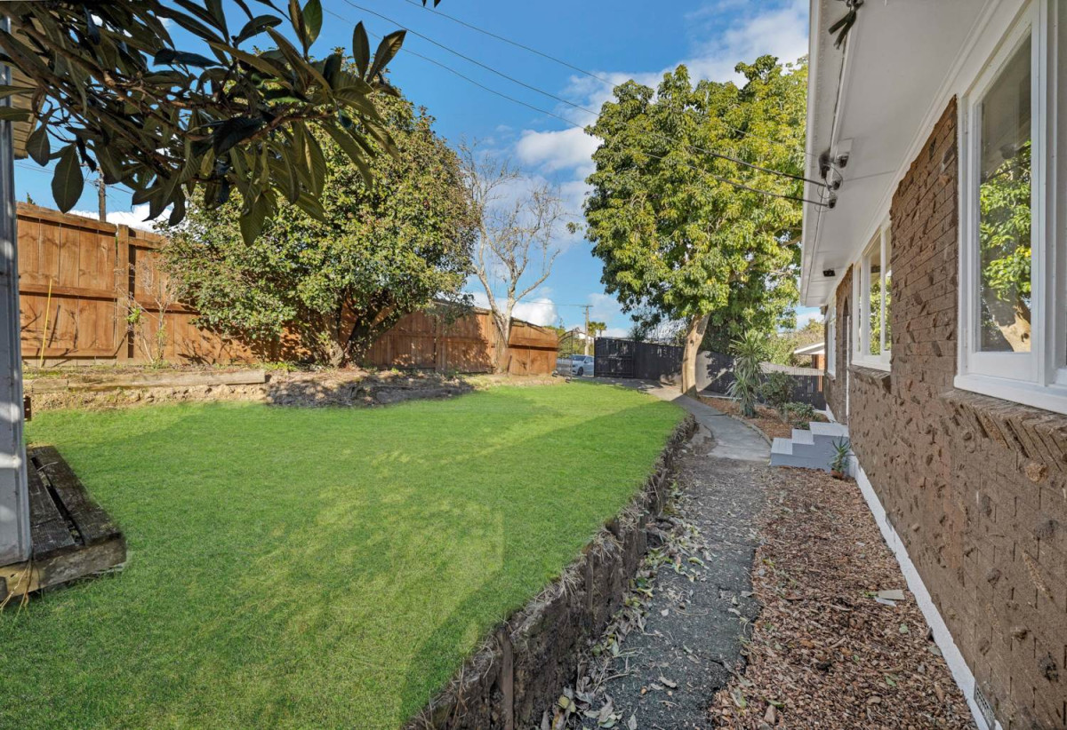 809m2 section, Motivated vendor, Renovated Brick and tile 3 beds 1 bath house with garage, 19 Sherwood Avenue, Te Atatu South, Auckland