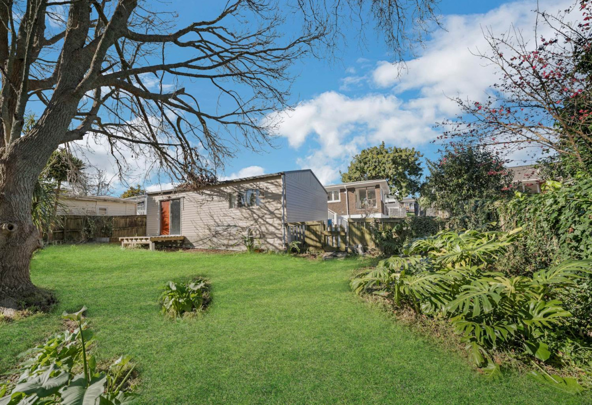 809m2 section, Motivated vendor, Renovated Brick and tile 3 beds 1 bath house with garage, 19 Sherwood Avenue, Te Atatu South, Auckland