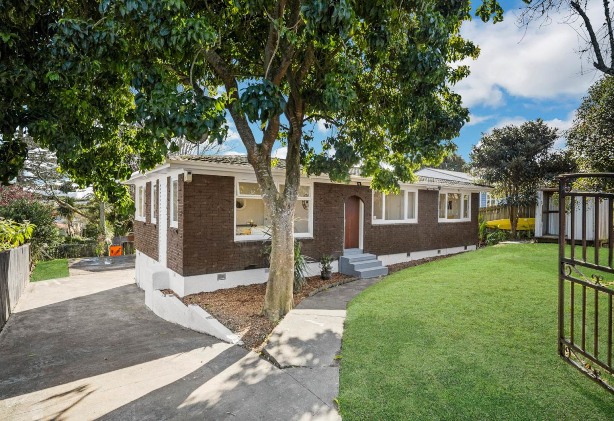 809m2 section, Motivated vendor, Renovated Brick and tile 3 beds 1 bath house with garage, 19 Sherwood Avenue, Te Atatu South, Auckland