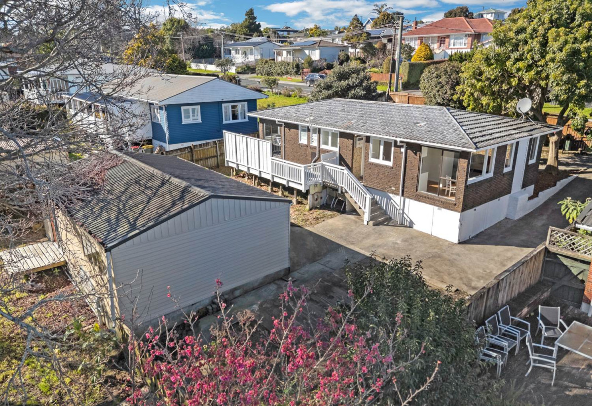 809m2 section, Motivated vendor, Renovated Brick and tile 3 beds 1 bath house with garage, 19 Sherwood Avenue, Te Atatu South, Auckland
