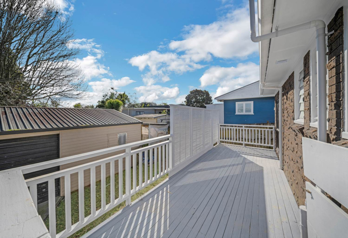 809m2 section, Motivated vendor, Renovated Brick and tile 3 beds 1 bath house with garage, 19 Sherwood Avenue, Te Atatu South, Auckland
