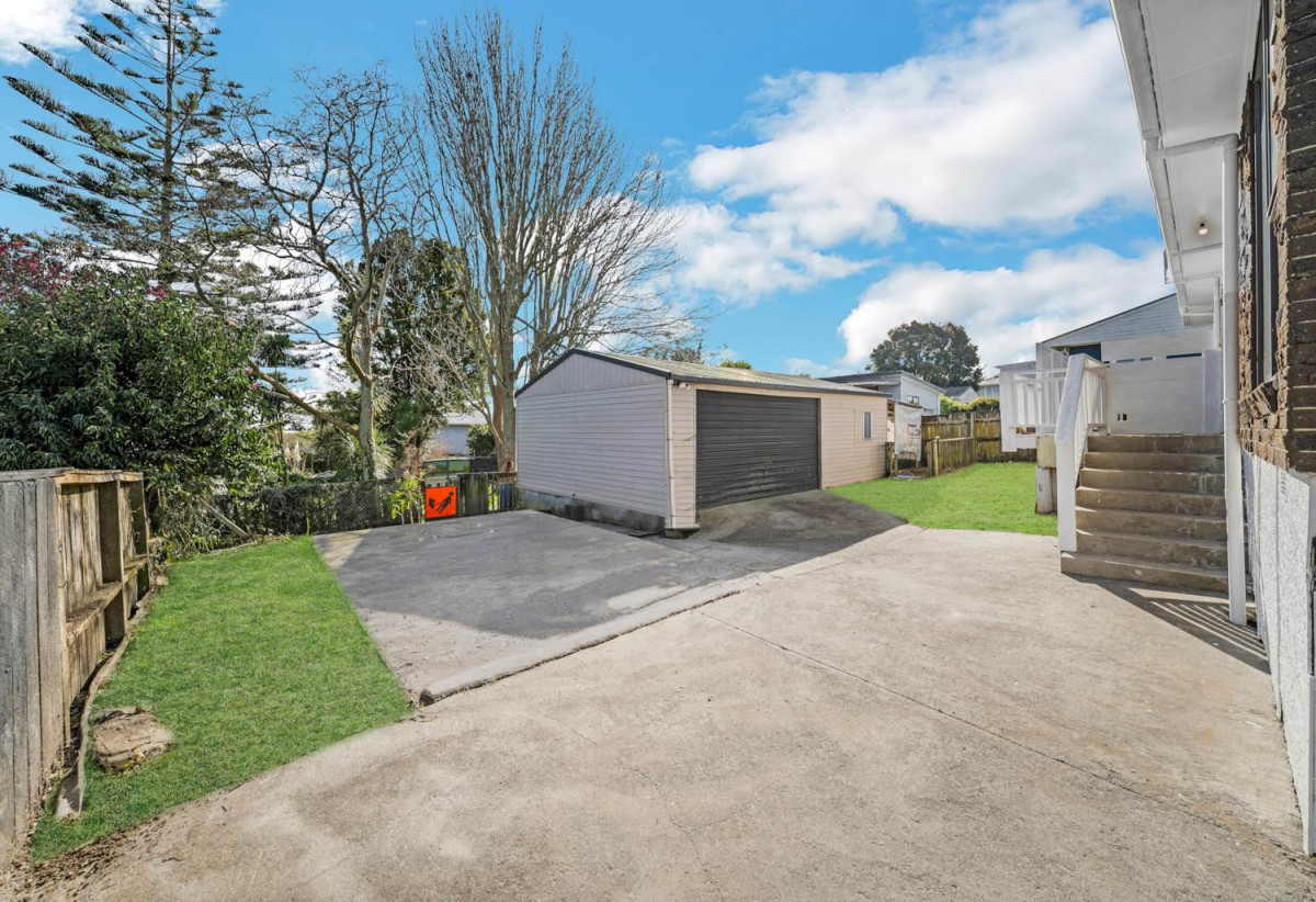 809m2 section, Motivated vendor, Renovated Brick and tile 3 beds 1 bath house with garage, 19 Sherwood Avenue, Te Atatu South, Auckland