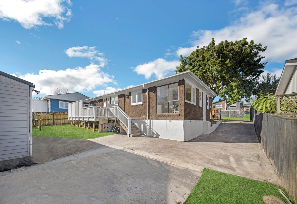 809m2 section, Motivated vendor, Renovated Brick and tile 3 beds 1 bath house with garage, 19 Sherwood Avenue, Te Atatu South, Auckland