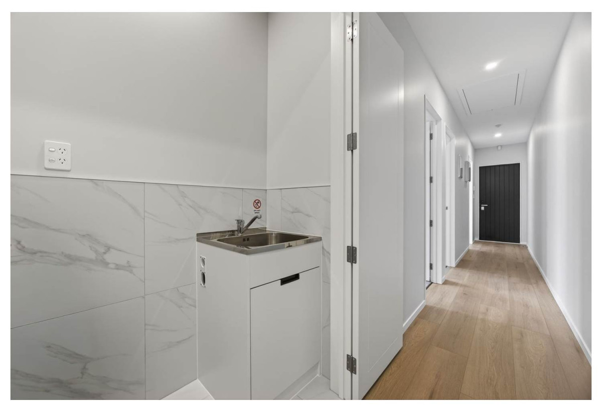 Brandnew 3 beds 1 bath duplex home with car parks, 226 Bremner Road, Karaka, Auckland