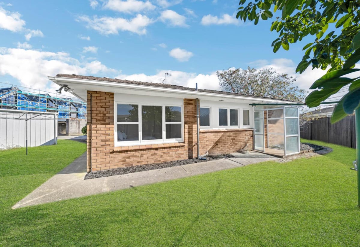 Renovated Brick and tile 2 beds 1 bath home with carport, 1/9 Glenties Lane, Ellerslie, Auckland