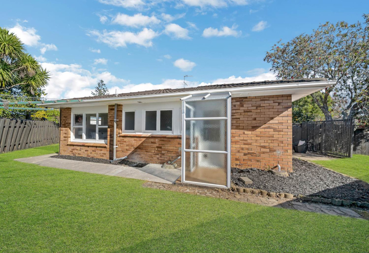 Renovated Brick and tile 2 beds 1 bath home with carport, 1/9 Glenties Lane, Ellerslie, Auckland