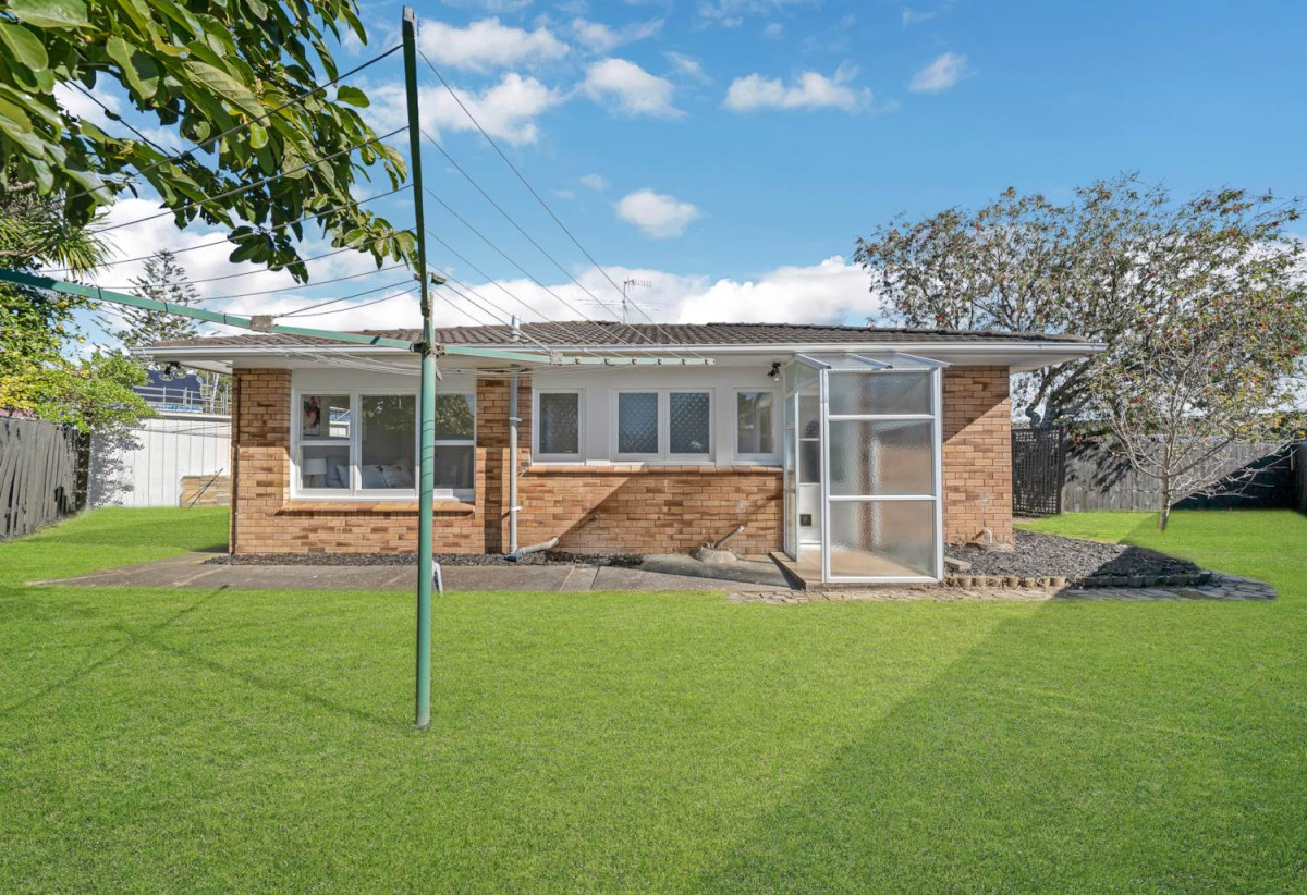 Renovated Brick and tile 2 beds 1 bath home with carport, 1/9 Glenties Lane, Ellerslie, Auckland