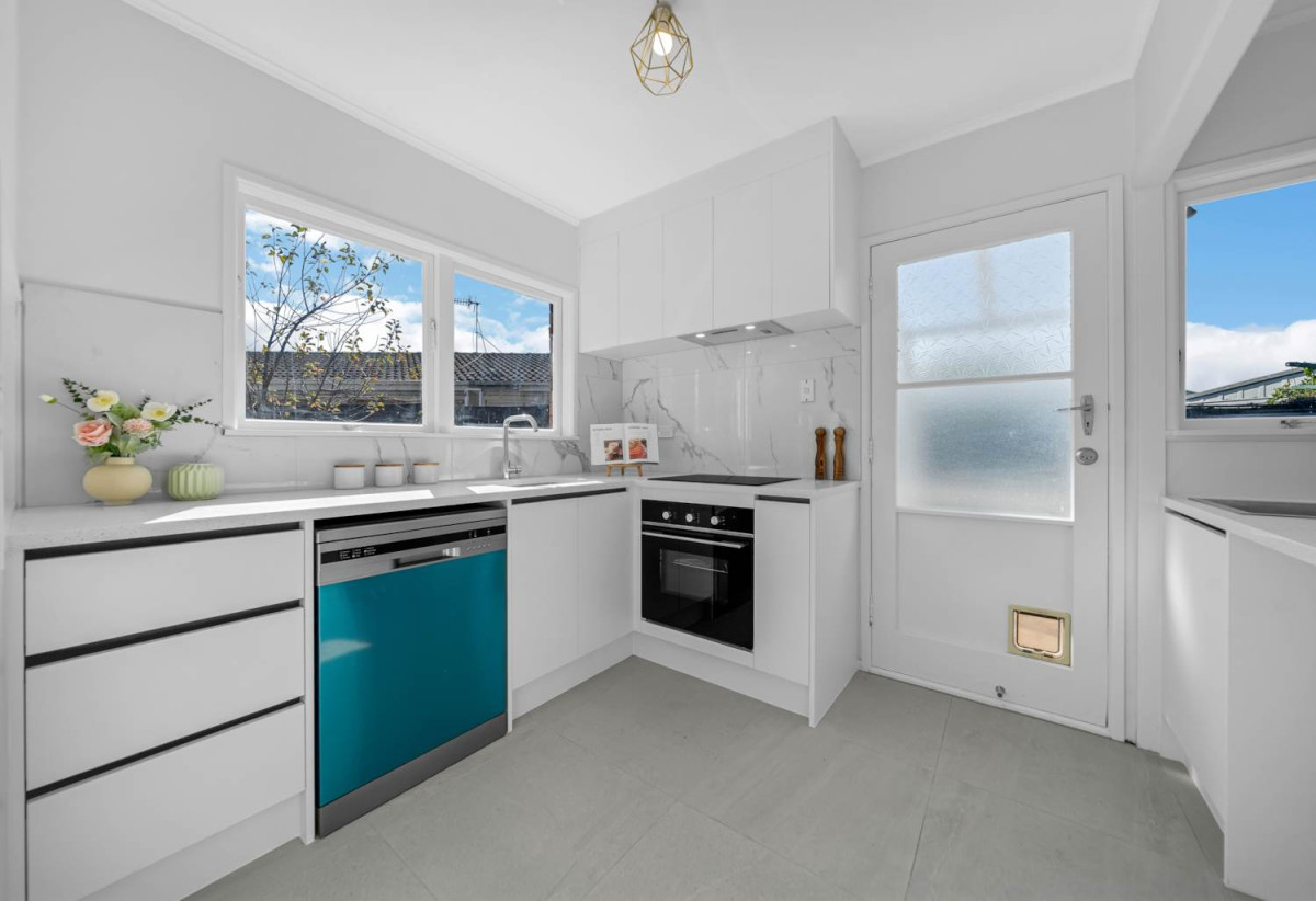 Renovated Brick and tile 2 beds 1 bath home with carport, 1/9 Glenties Lane, Ellerslie, Auckland