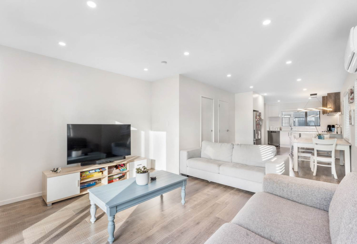 Modern, Low Maintenance Living in Milldale, Freehold 3 beds 1.5 baths townhouse with garage, 5/3 Walsh Road, Wainui, Auckland