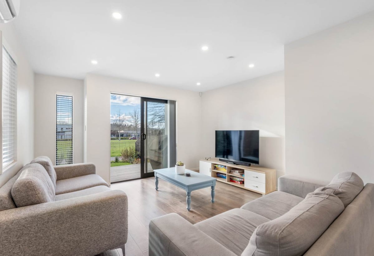 Modern, Low Maintenance Living in Milldale, Freehold 3 beds 1.5 baths townhouse with garage, 5/3 Walsh Road, Wainui, Auckland