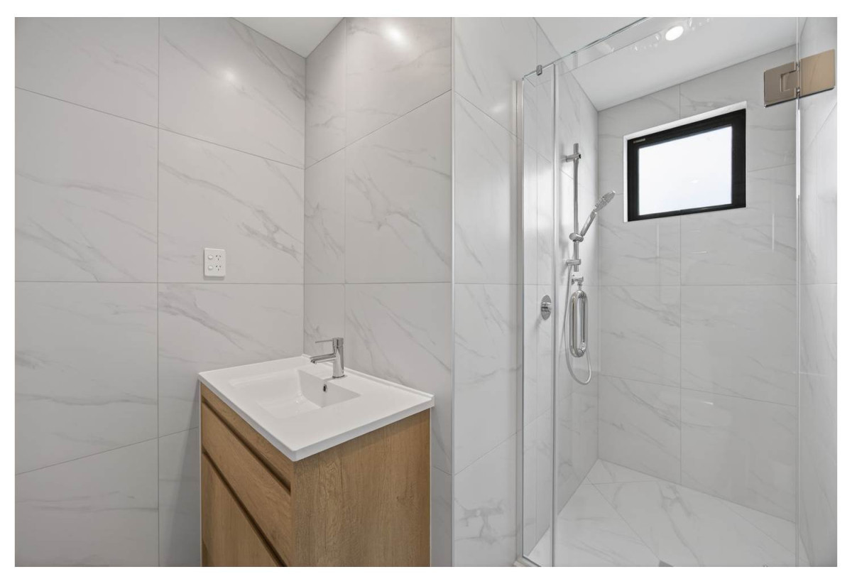 Brandnew 3 beds 1 bath duplex home with car parks, 226 Bremner Road, Karaka, Auckland