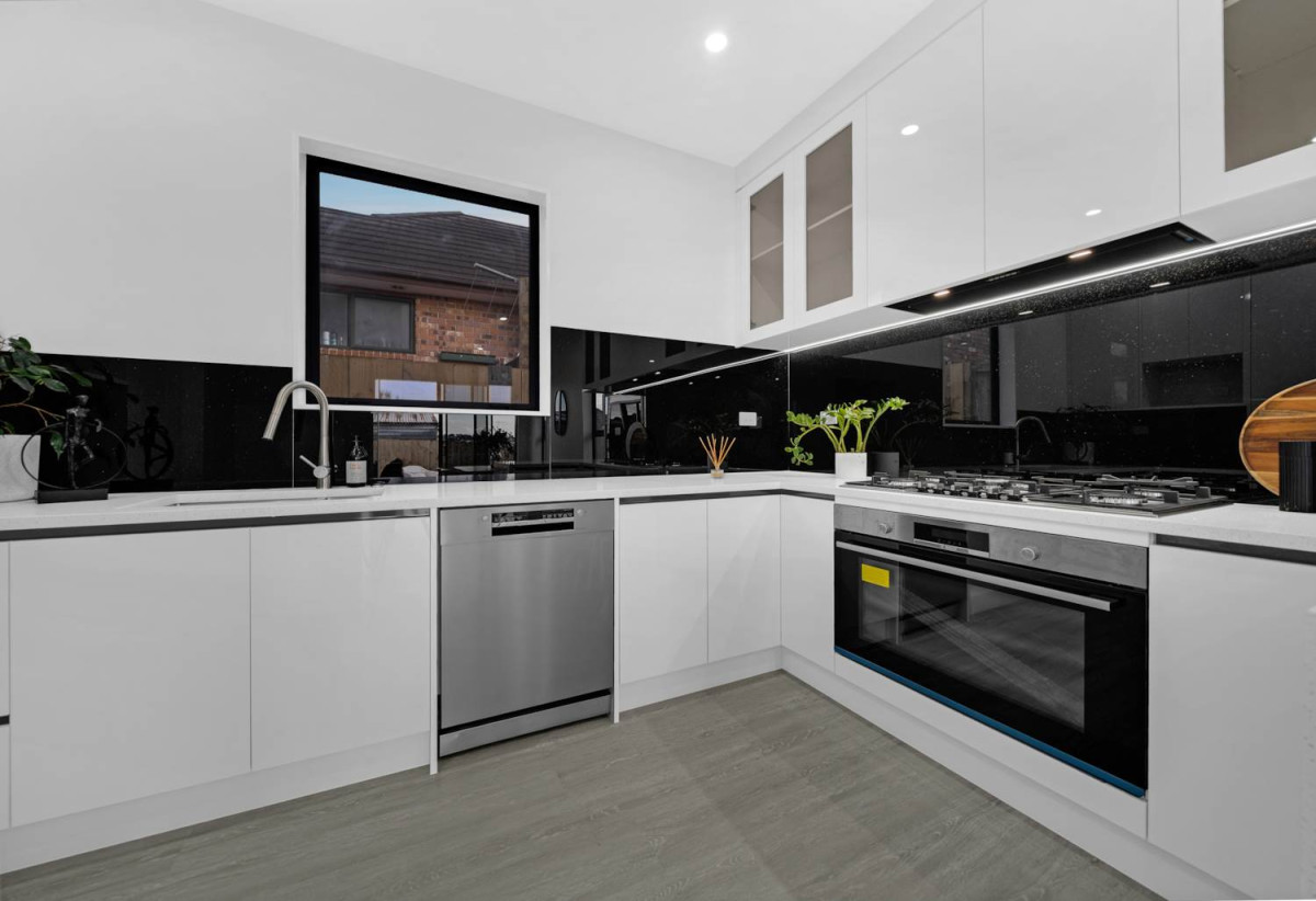 Brandnew standalone 4 beds 3 baths home with double garage, 0.4 km to Lynfield College, 95C Boundary Road, Blockhouse Bay, Auckland