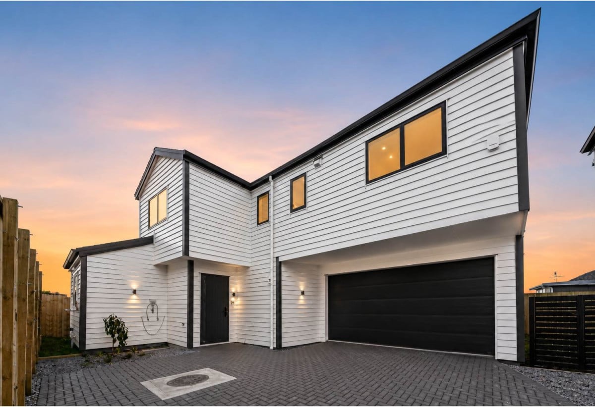 Brandnew standalone 4 beds 3 baths home with double garage, 0.4 km to Lynfield College, 95C Boundary Road, Blockhouse Bay, Auckland