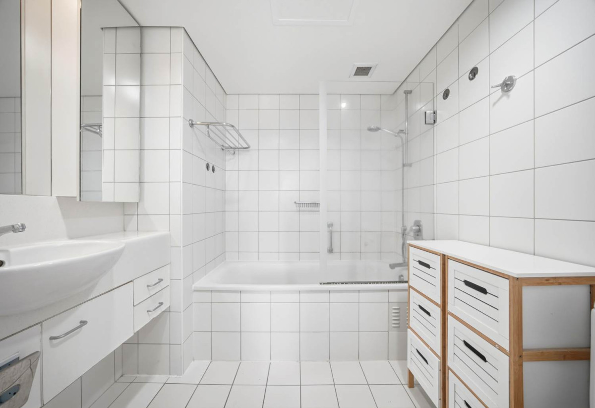 With views of Rangi & The City Skyline, 48m2 1 bed 1 bath apartment, zoned for Westlake Girls’ High School and Takapuna Grammar School, 914/9-17 Byron Avenue, Takapuna, Auckland