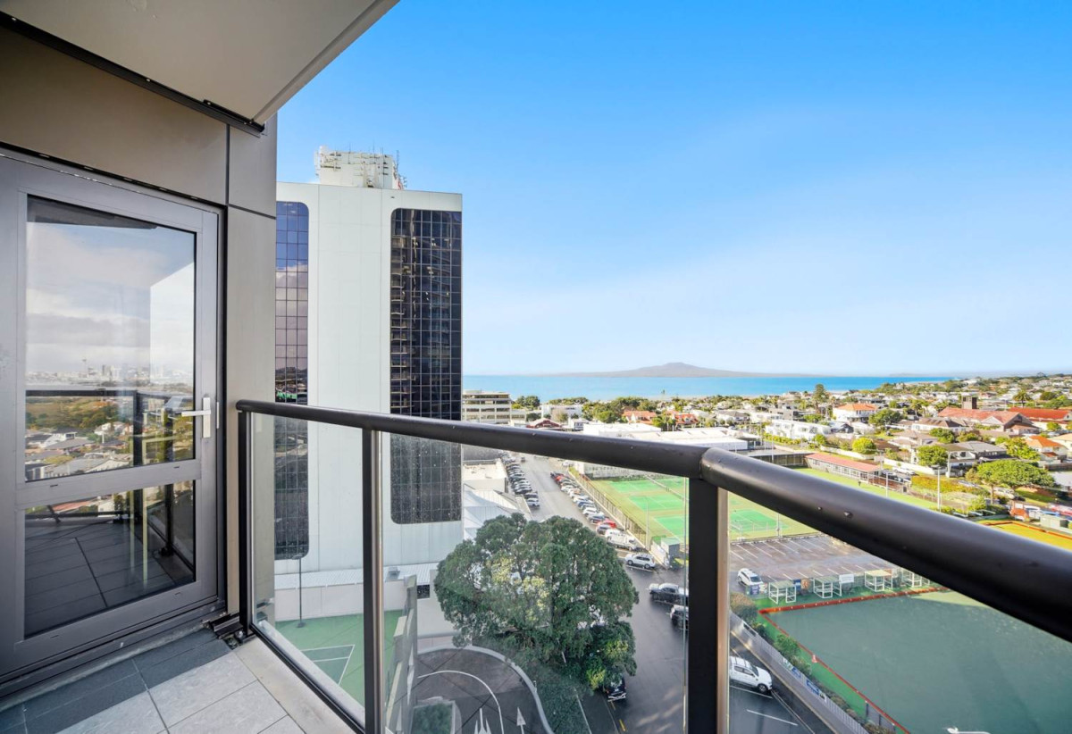 With views of Rangi & The City Skyline, 48m2 1 bed 1 bath apartment, zoned for Westlake Girls’ High School and Takapuna Grammar School, 914/9-17 Byron Avenue, Takapuna, Auckland
