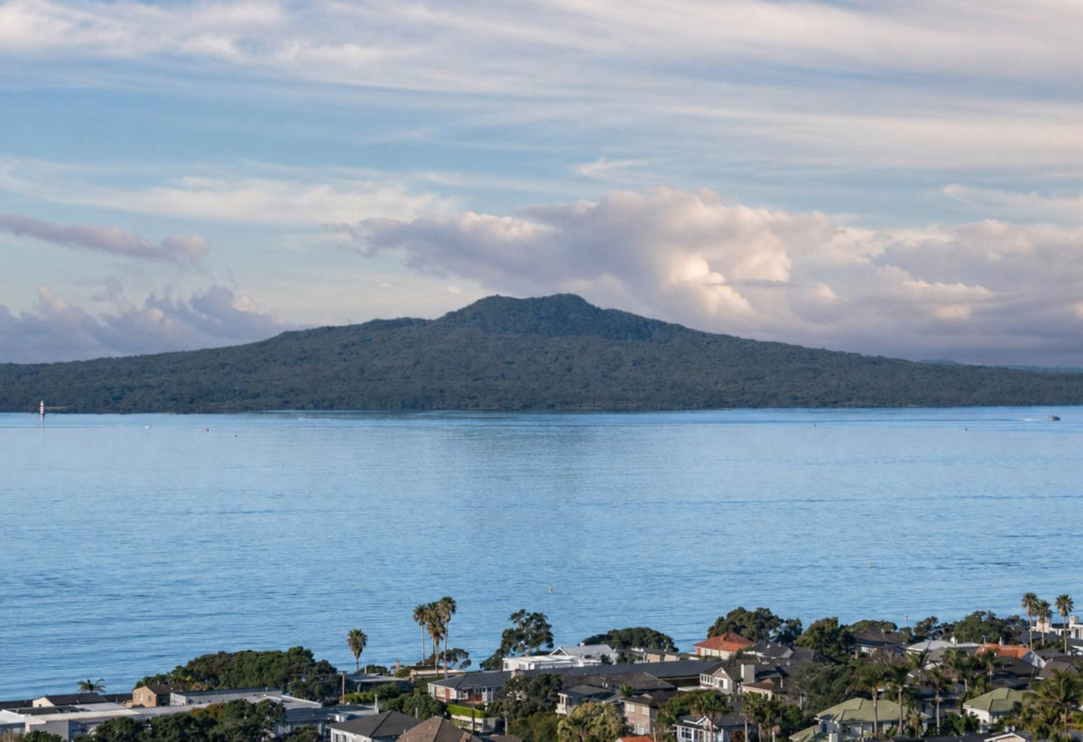 With views of Rangi & The City Skyline, 48m2 1 bed 1 bath apartment, zoned for Westlake Girls’ High School and Takapuna Grammar School, 914/9-17 Byron Avenue, Takapuna, Auckland