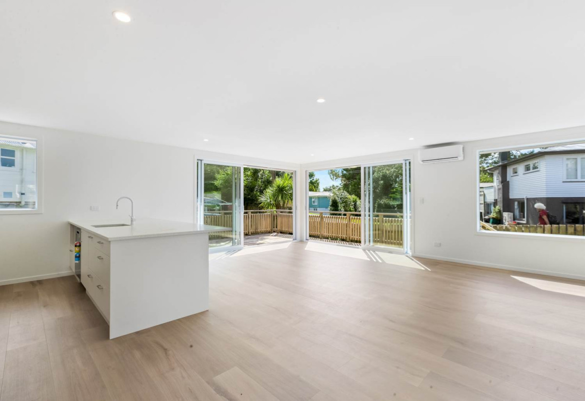 428m2 section, 4 beds 2.5 baths house with car parks, walks to schools, 6A Alston Avenue, Kelston, Auckland