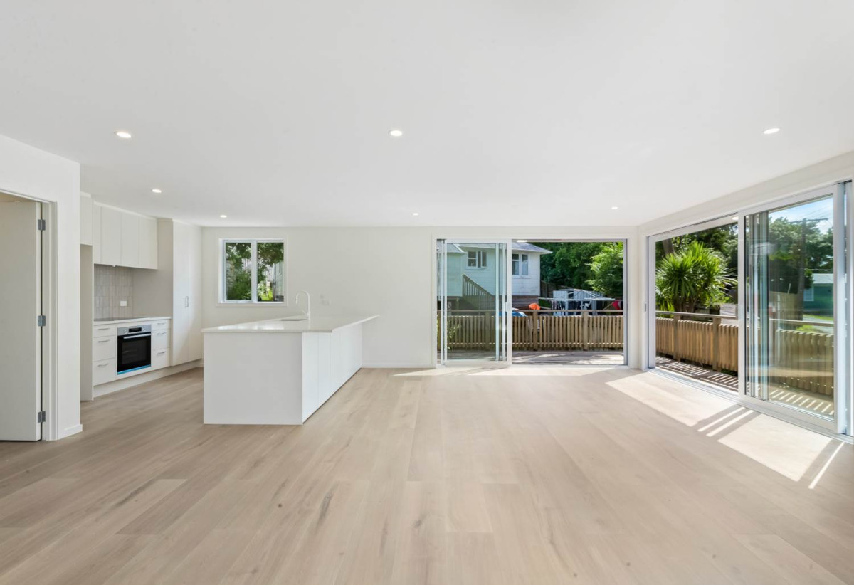 428m2 section, 4 beds 2.5 baths house with car parks, walks to schools, 6A Alston Avenue, Kelston, Auckland