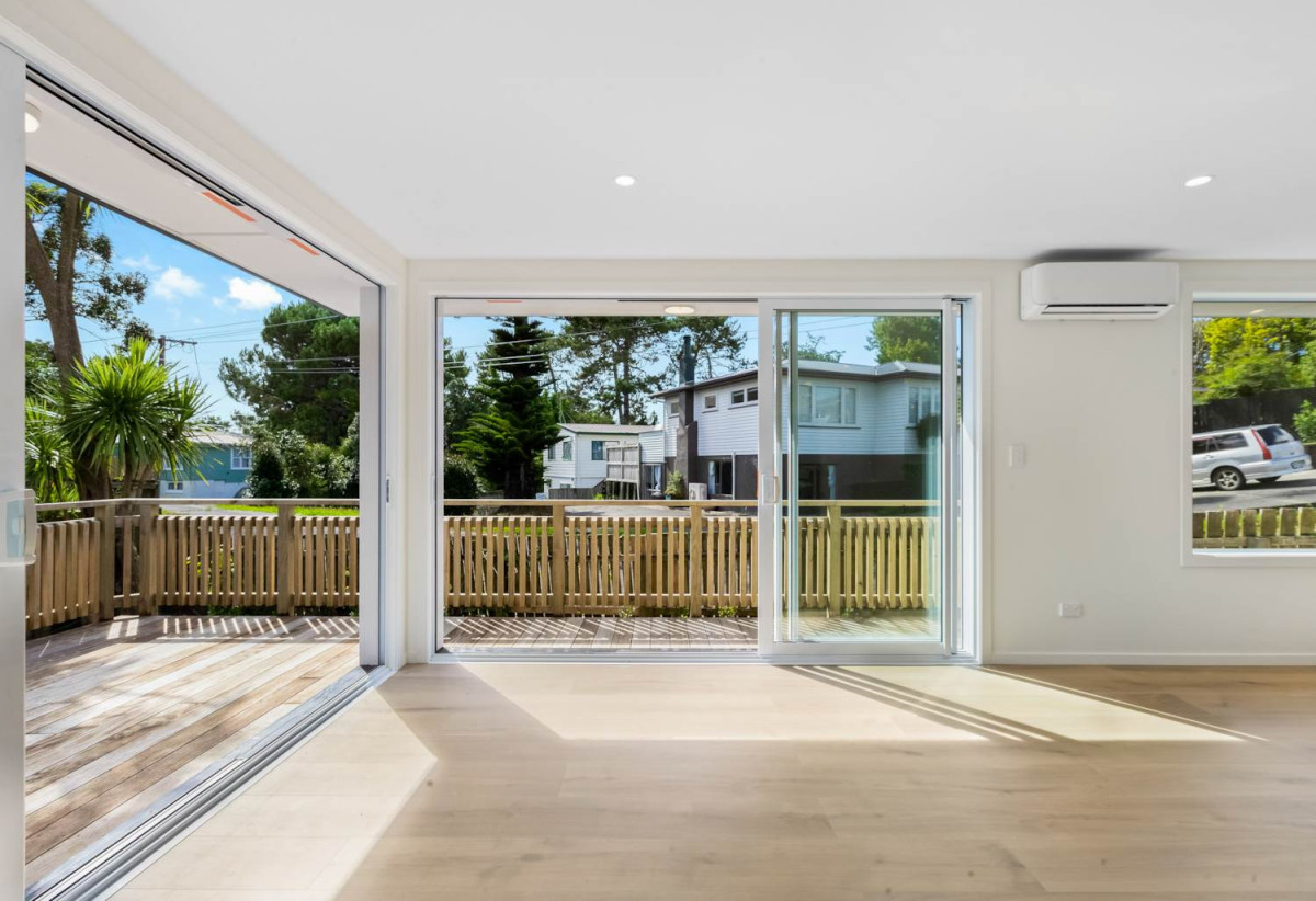 428m2 section, 4 beds 2.5 baths house with car parks, walks to schools, 6A Alston Avenue, Kelston, Auckland