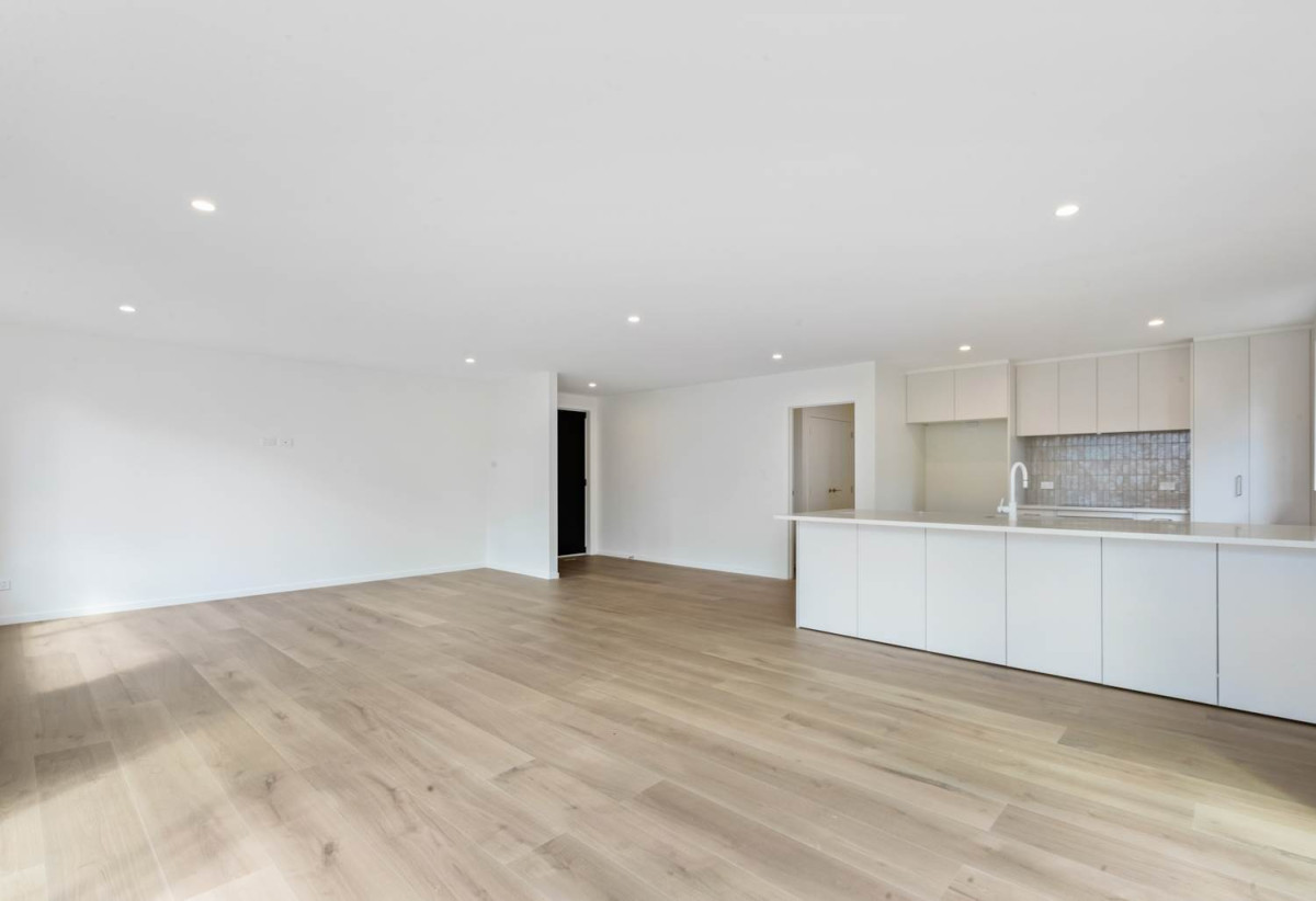 428m2 section, 4 beds 2.5 baths house with car parks, walks to schools, 6A Alston Avenue, Kelston, Auckland