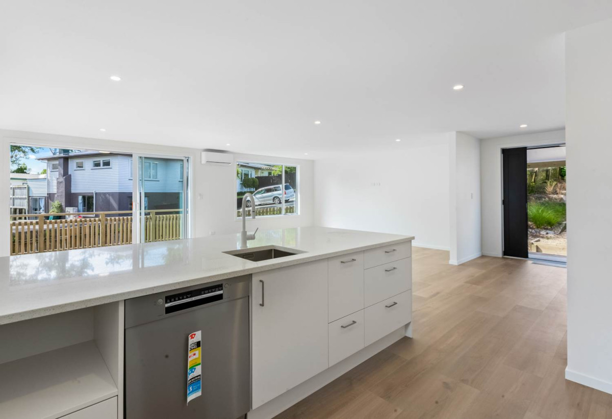 428m2 section, 4 beds 2.5 baths house with car parks, walks to schools, 6A Alston Avenue, Kelston, Auckland