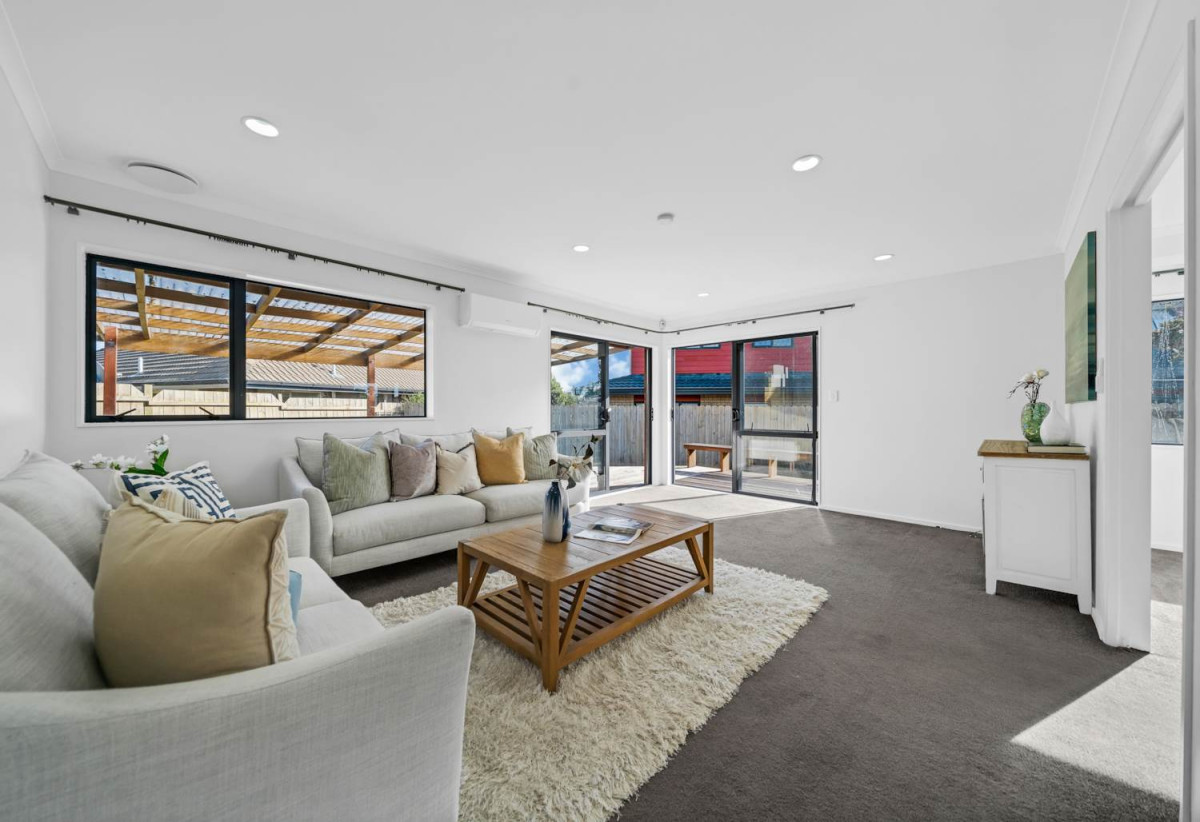 4 beds + study 2 baths house with double garage, 2/12 Solana Court, Botany Downs, Auckland