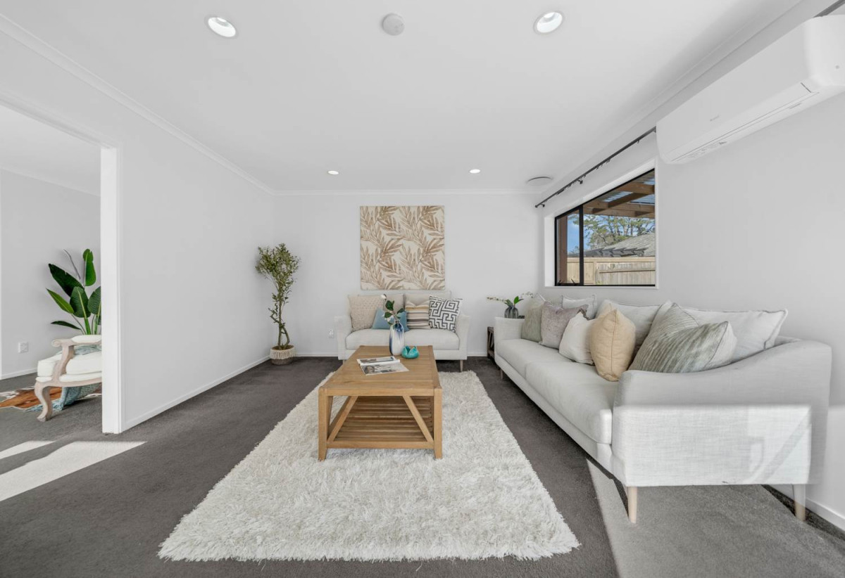 4 beds + study 2 baths house with double garage, 2/12 Solana Court, Botany Downs, Auckland