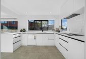 4 beds + study 2 baths house with double garage, 2/12 Solana Court, Botany Downs, Auckland