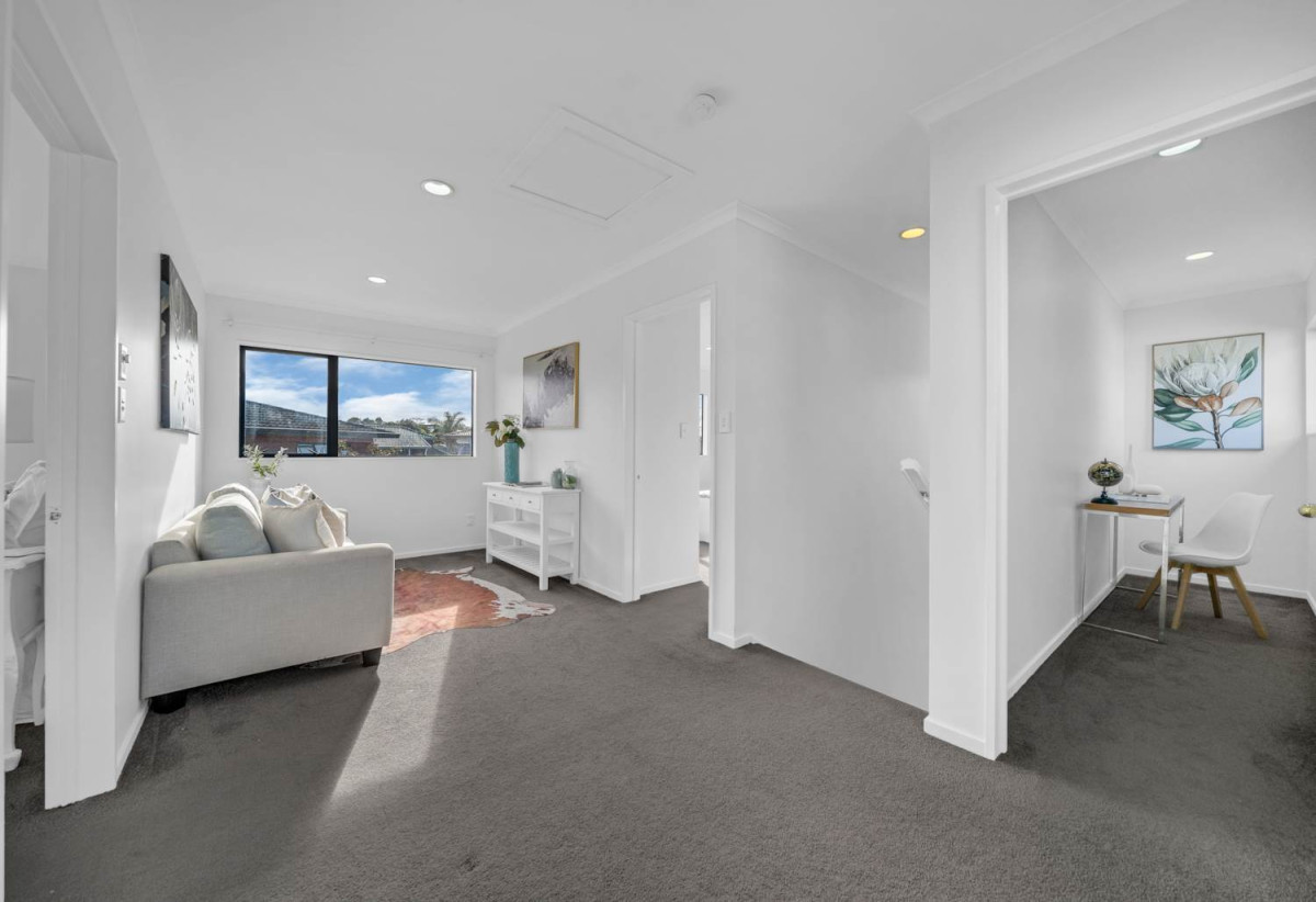4 beds + study 2 baths house with double garage, 2/12 Solana Court, Botany Downs, Auckland