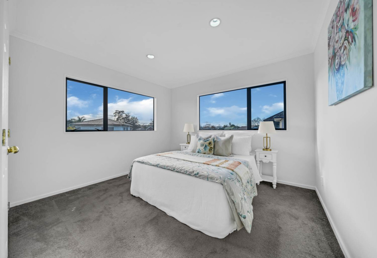 4 beds + study 2 baths house with double garage, 2/12 Solana Court, Botany Downs, Auckland