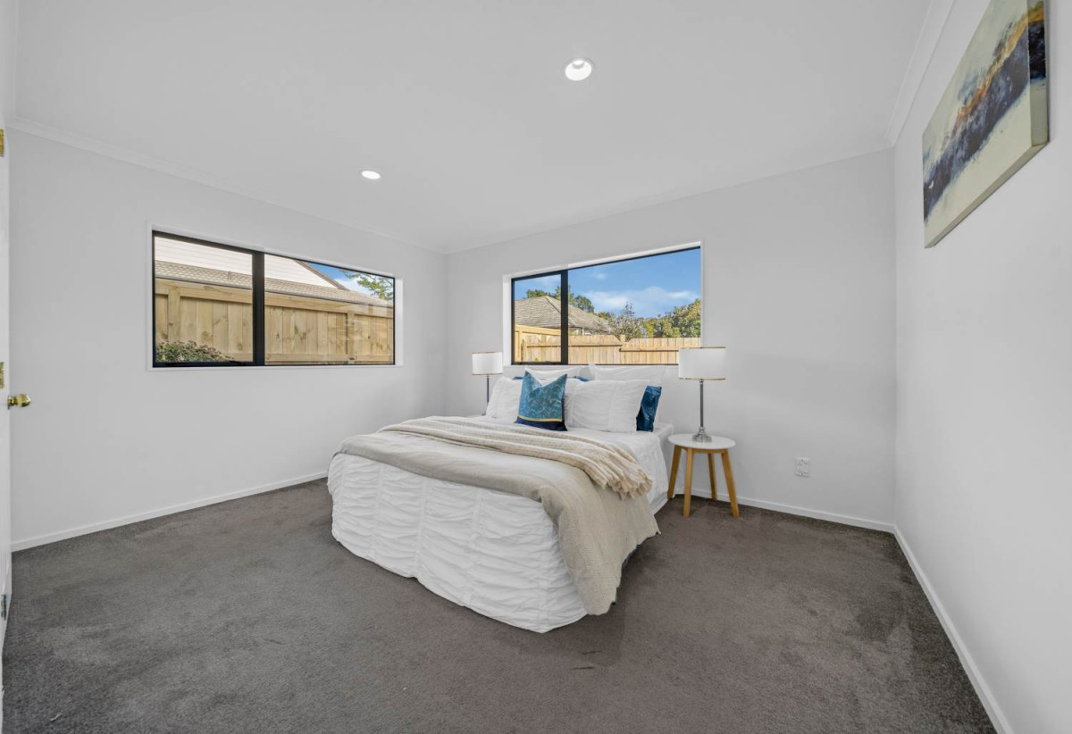 4 beds + study 2 baths house with double garage, 2/12 Solana Court, Botany Downs, Auckland