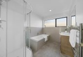 4 beds + study 2 baths house with double garage, 2/12 Solana Court, Botany Downs, Auckland