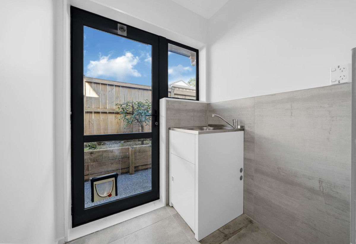 4 beds + study 2 baths house with double garage, 2/12 Solana Court, Botany Downs, Auckland