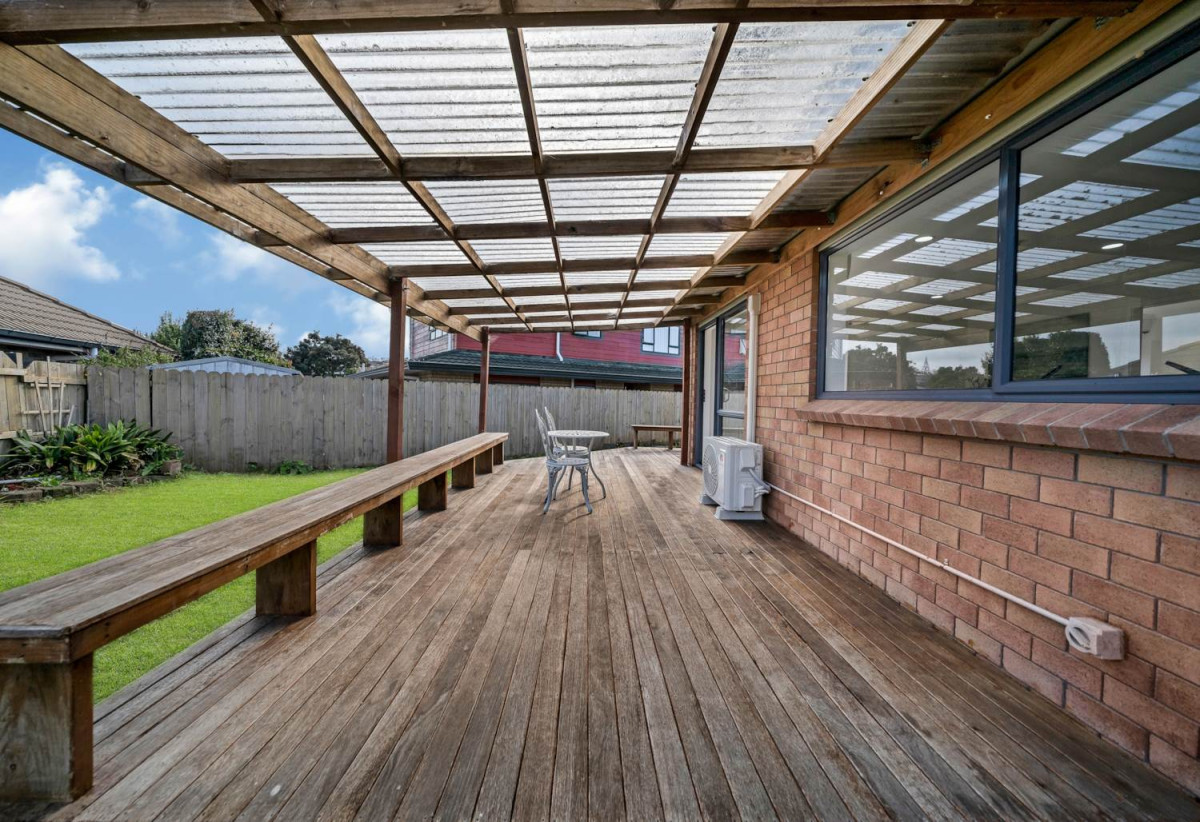 4 beds + study 2 baths house with double garage, 2/12 Solana Court, Botany Downs, Auckland