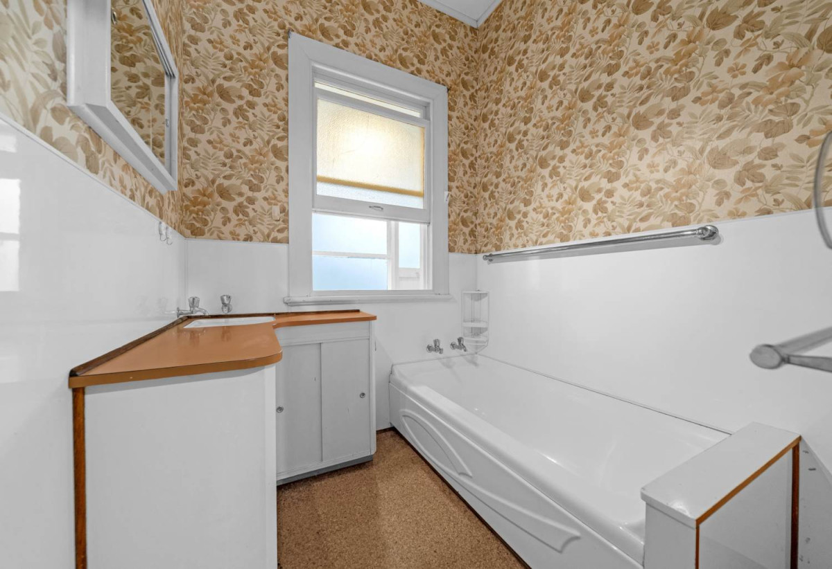 936m2 section, 4 beds 1 bath house with garage, 590 Mount Albert, Royal Oak, Auckland