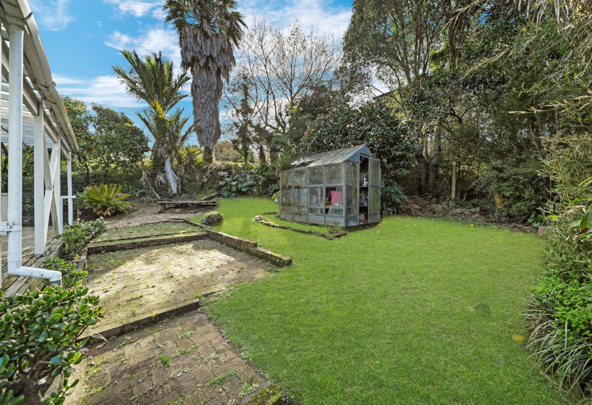 936m2 section, 4 beds 1 bath house with garage, 590 Mount Albert, Royal Oak, Auckland