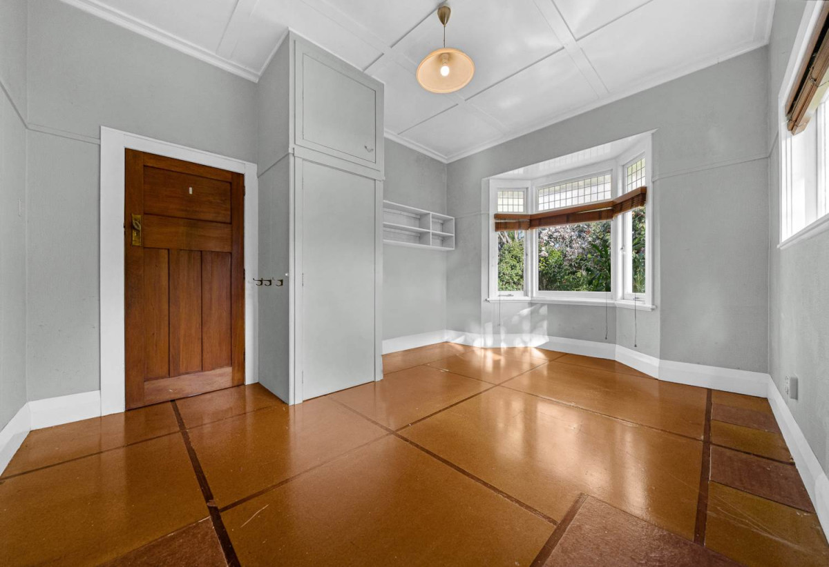 936m2 section, 4 beds 1 bath house with garage, 590 Mount Albert, Royal Oak, Auckland