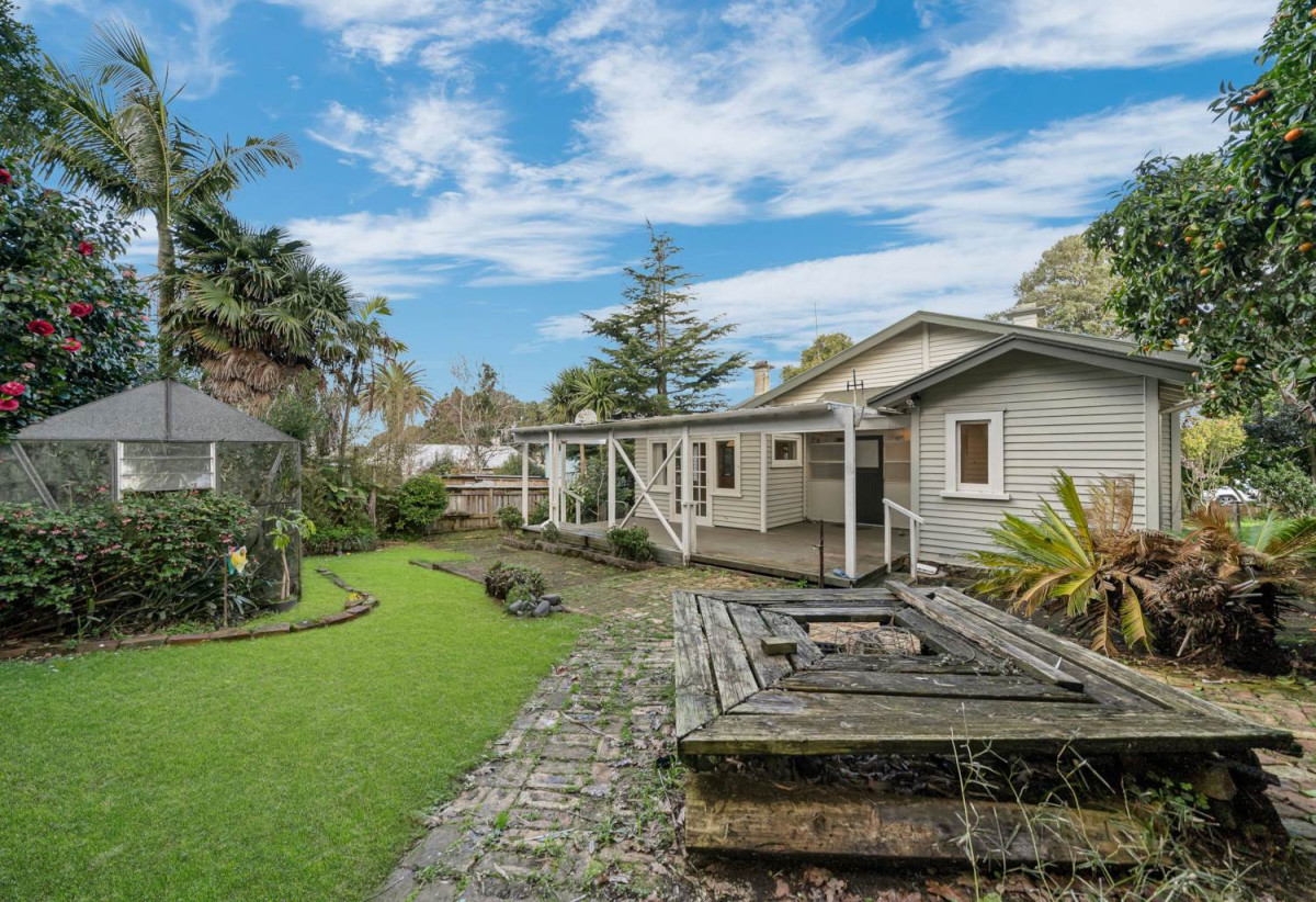 936m2 section, 4 beds 1 bath house with garage, 590 Mount Albert, Royal Oak, Auckland
