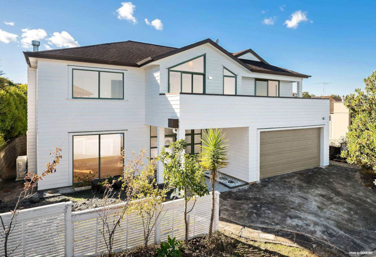 501m2 section, 6 beds 3 baths house with double garage, 46 Joy Street, Albany, Auckland