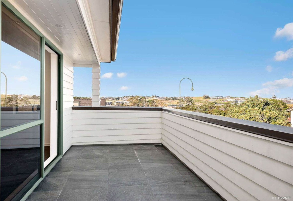 501m2 section, 6 beds 3 baths house with double garage, 46 Joy Street, Albany, Auckland