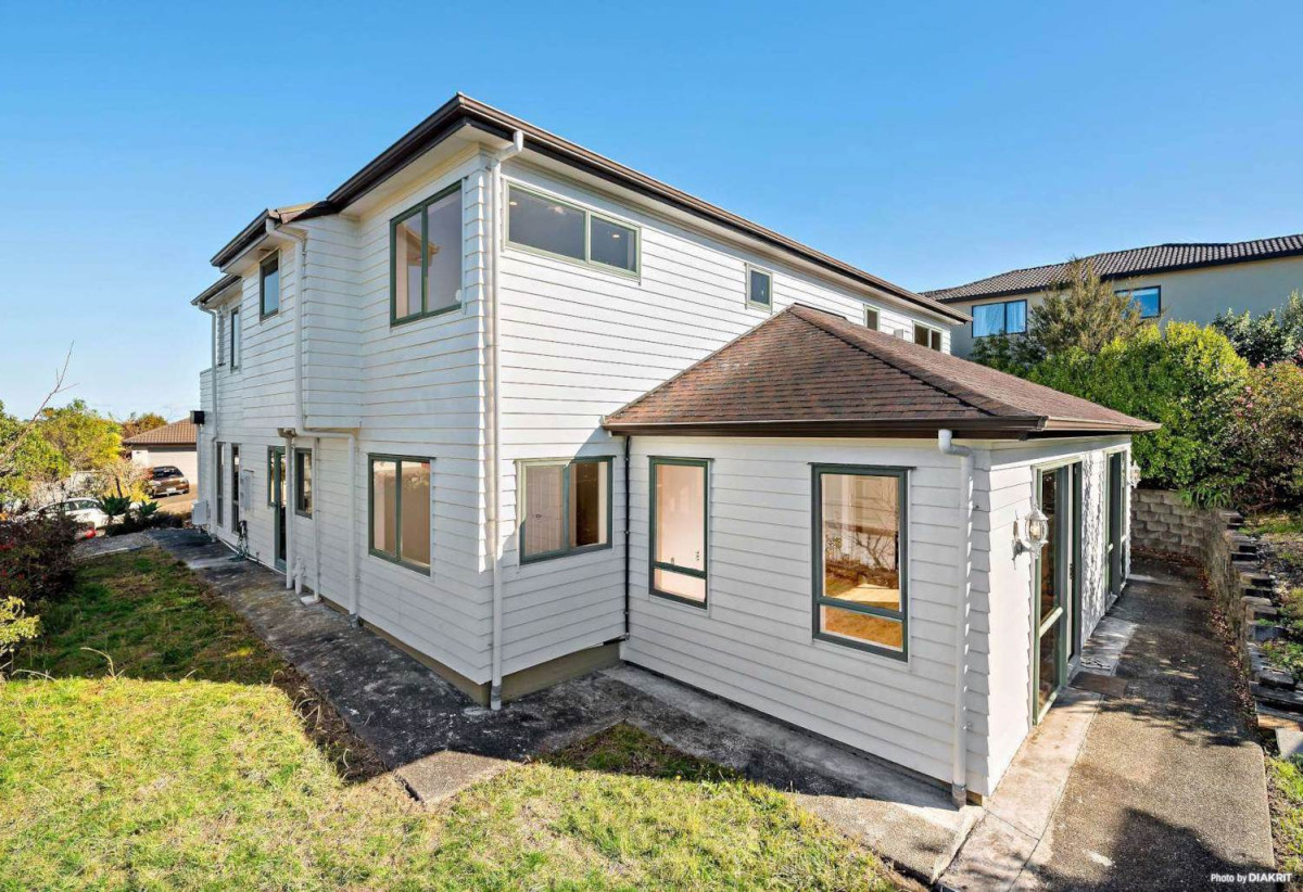 501m2 section, 6 beds 3 baths house with double garage, 46 Joy Street, Albany, Auckland