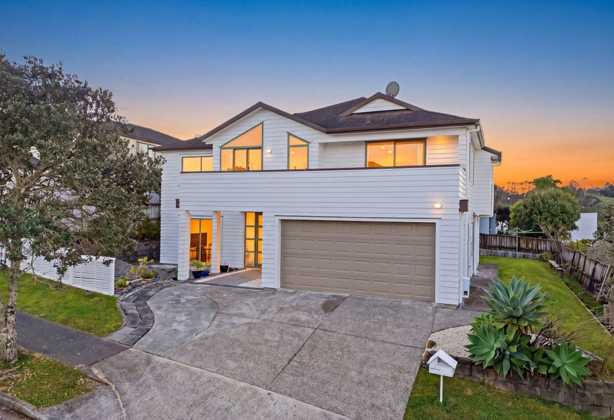 501m2 section, 6 beds 3 baths house with double garage, 46 Joy Street, Albany, Auckland